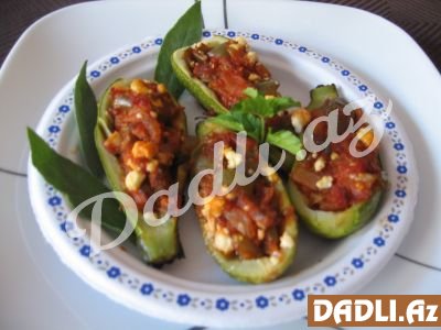 Toyuq və tərəvəzlə doldurulmuş kabak resepti