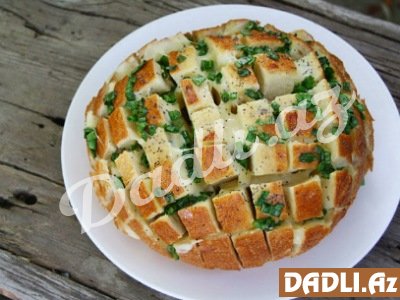 Təzə soğanlı və pendirli çörək resepti