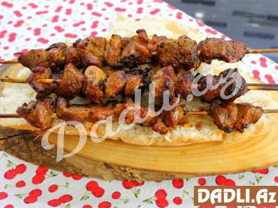 Çöp şişdə pomidorlu quzu kababı resepti