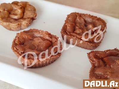 Xurmalı, qozlu, bol kalorili kiçik kekslər resepti