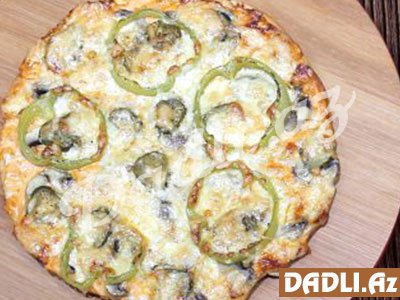 Edamer pendirli bibərli göbələkli asan pizza resepti