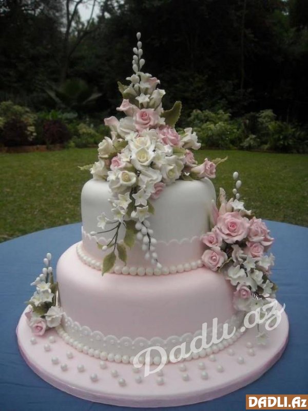 3 mərtəbəli nişan tort dekorasiyaları
