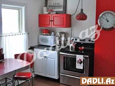 Mətbəxdə ağ rəng və birləşmələr