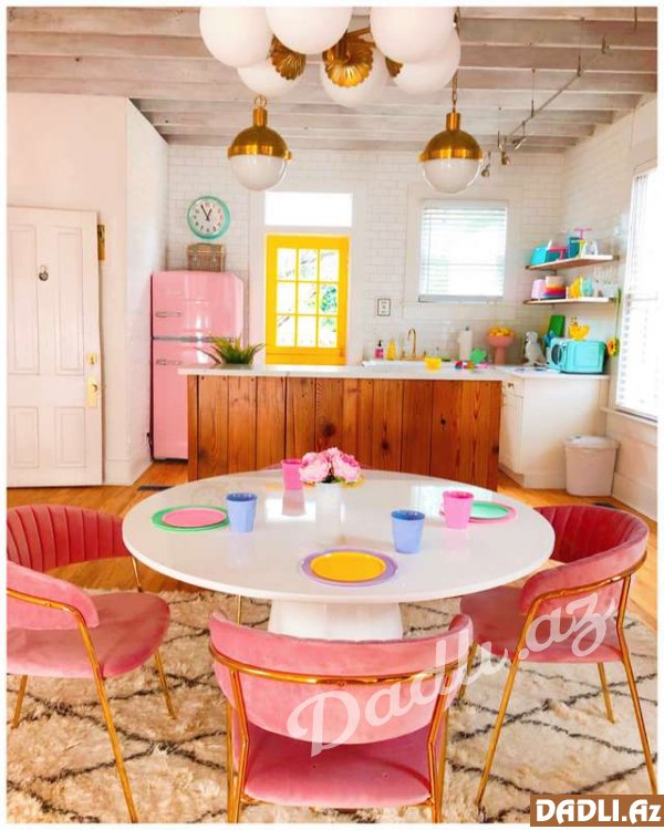 Qırmızı və çəhrayı mətbəx dekorasiyaları