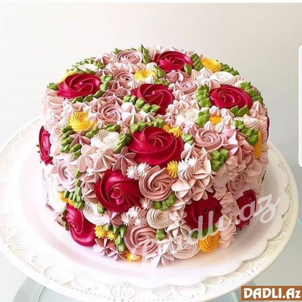 Çiçəklərlə bəzədilmiş tort dizaynları
