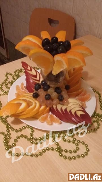 Bəzəkli meyvə salatları