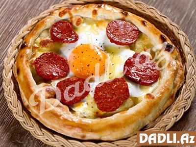 Sucuqlu yumurtalı pidə resepti