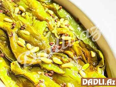 Közlənmiş bibər salatı resepti