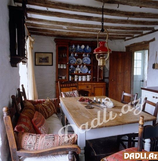 Fərqli görünüşdə mətbəx stolları