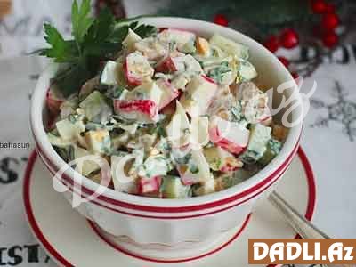 Göbələkli krab salatı resepti