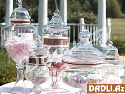 Dekorasiyası fərqli olan ərzaq qabları