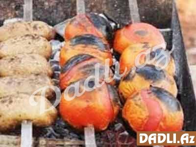 Bir şiş də pomidor kababı qoy...