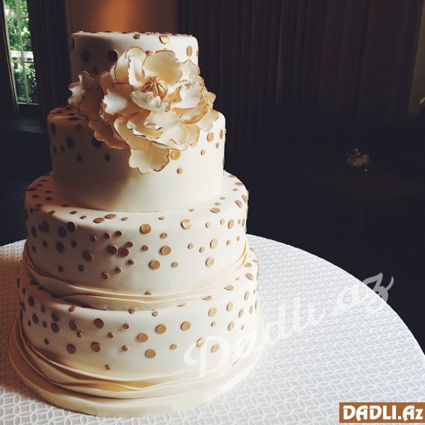 Özəl günləriniz üçün möhtəşəm dizaynlı tort modelləri (1. hissə)
