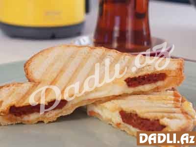 Hellimli kolbaslı tost resepti - Video resept