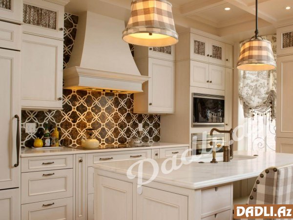 Açıq rəngli modellər