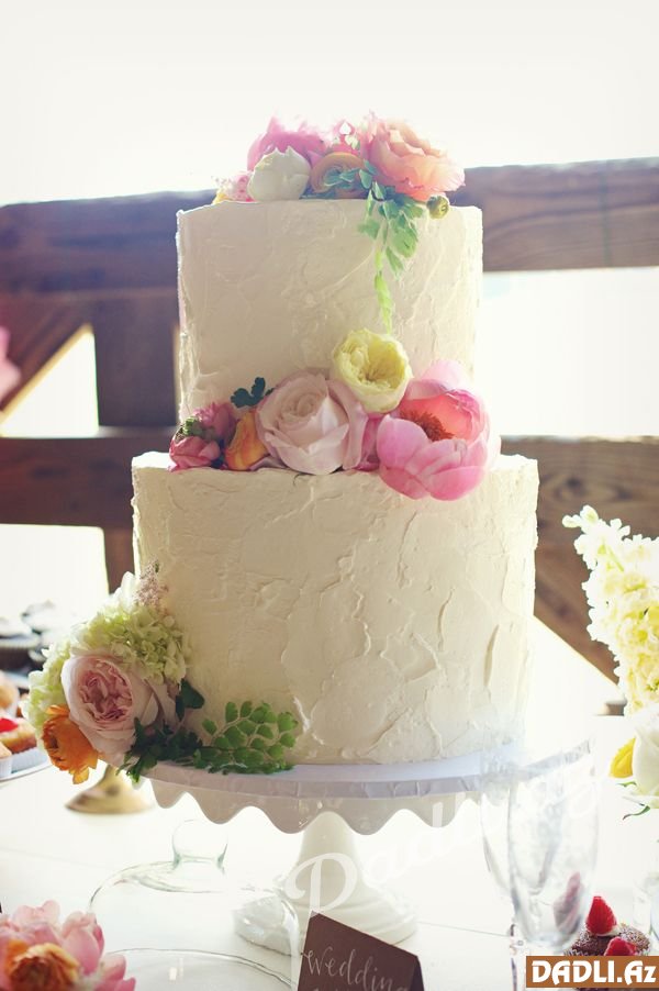 Yaz-yay ayları üçün toy tort dizaynları