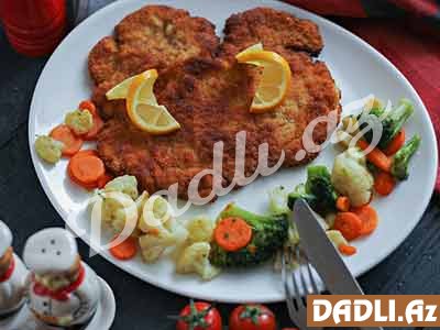 Toyuq şnitseli tərəvəzlərlə resepti