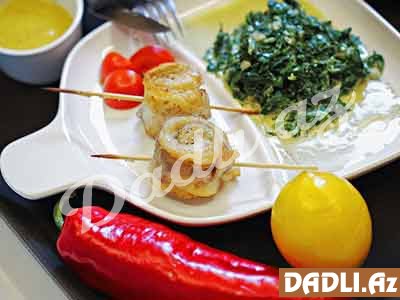 İspanaq yastığında sudak filesi pomidorla resepti