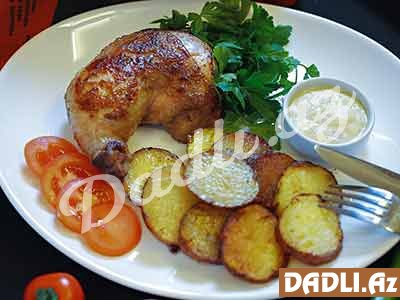 Marinə edilmiş şərq sayağı toyuq qırmızı kartofla resepti