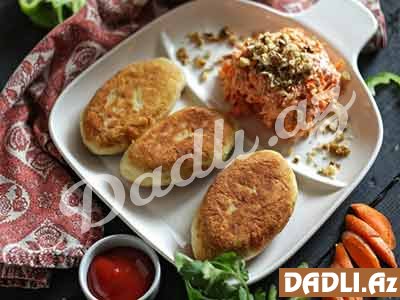 Toyuq ətindən kartof kotletləri kök salatı ilə resepti