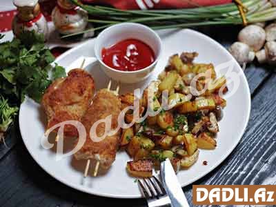 Yer fıstıqlı toyuq rolları qızardılmış kartof və göbələk qarniri ilə resepti