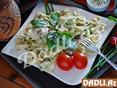 Kəpənək makaronları Pollo de Funqi sousunda resepti