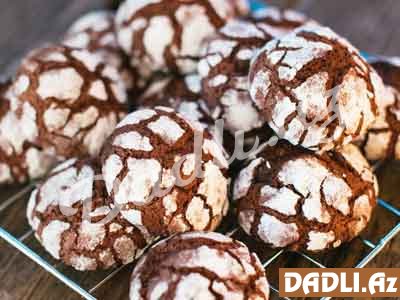 Peçenyelərinizin zamanla sərtləşməməsi üçün, qapağı çox yaxşı bağlanan qutuda