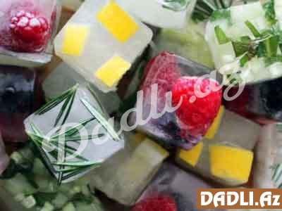 Buz qəliblərinizi su ilə doldurmadan əvvəl bölmələrə