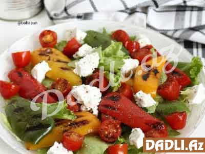 Közlənmiş bibər salatı resepti