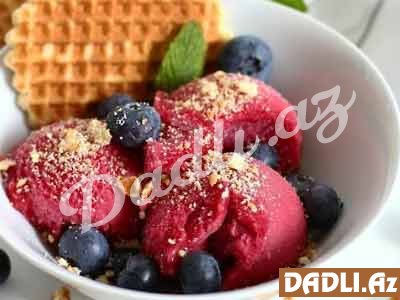 Çiyələkli və qaragiləli sorbet resepti