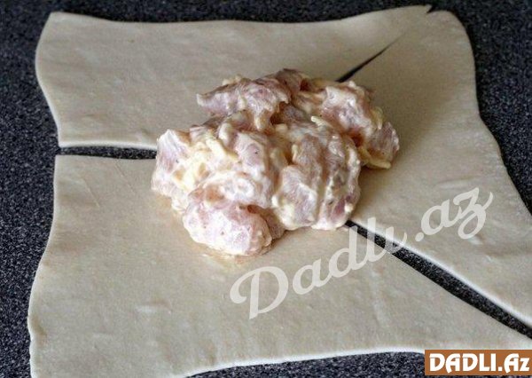 Pendir və toyuq əti ilə gül pirojkilər resepti - FOTO RESEPT