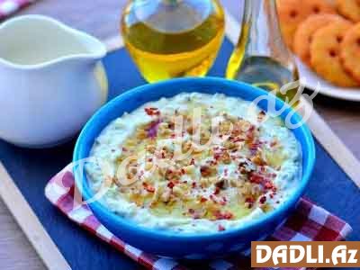 Qatıqlı əzmə salatı resepti - Video resept