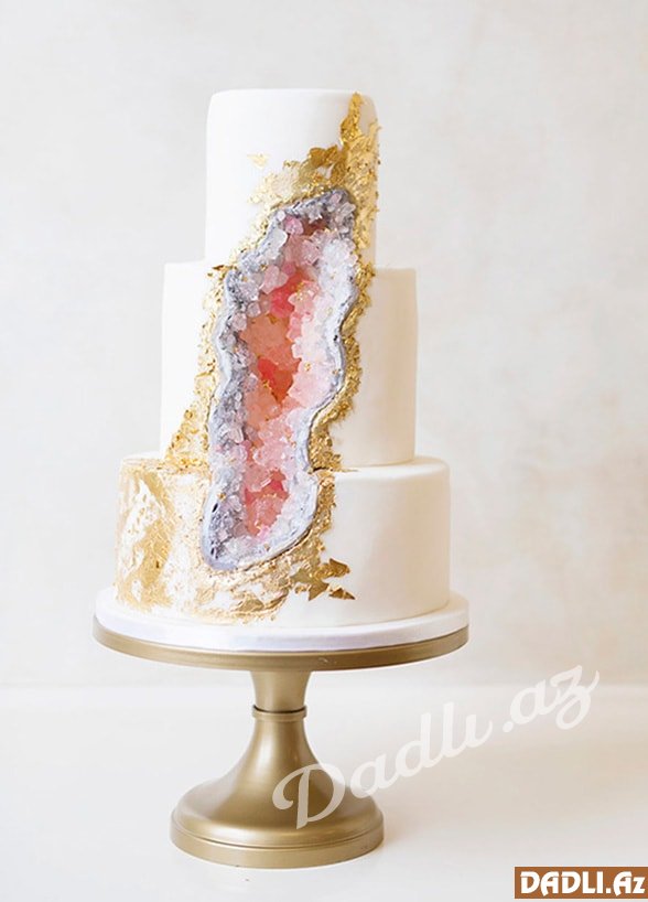 Özəl günləriniz üçün möhtəşəm tort dizaynları