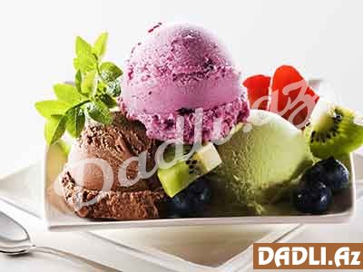 Tort, puding və dondurmanı incə şokolad dilimləri ilə bəzəmək istəsəniz