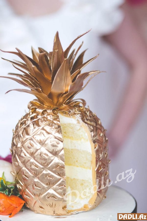 Yayın özəl günləri üçün mükəmməl görünüşlü tortlar