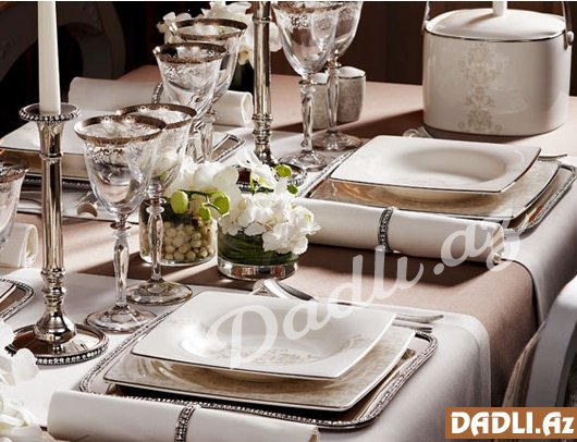 Süfrə arxasında etiket