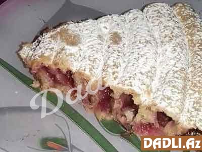 Çiyələkli spiralik piroqu resepti