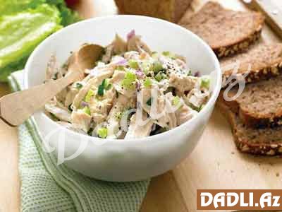 Yüngül toyuq və pendir salatı resepti