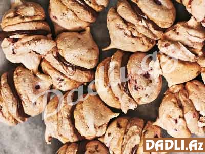 Moruq və şokolad ilə Mini merenqilər resepti