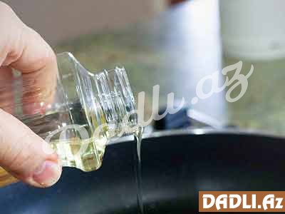 Qızartma bişirərkən yağ əlavə etmək lazım gələrsə