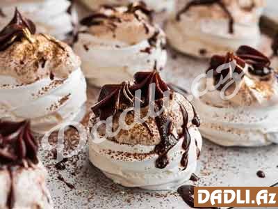 Şokoladlı mini pavlova resepti