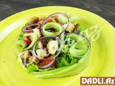 Suxarili toyuq salatı resepti