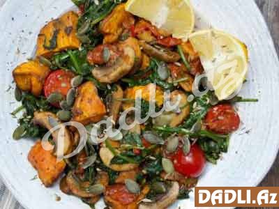 Pomidor və göbələkli isti salat resepti