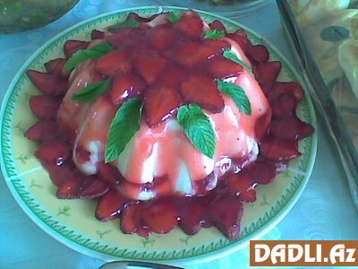 Çiyələkli karamel tort resepti